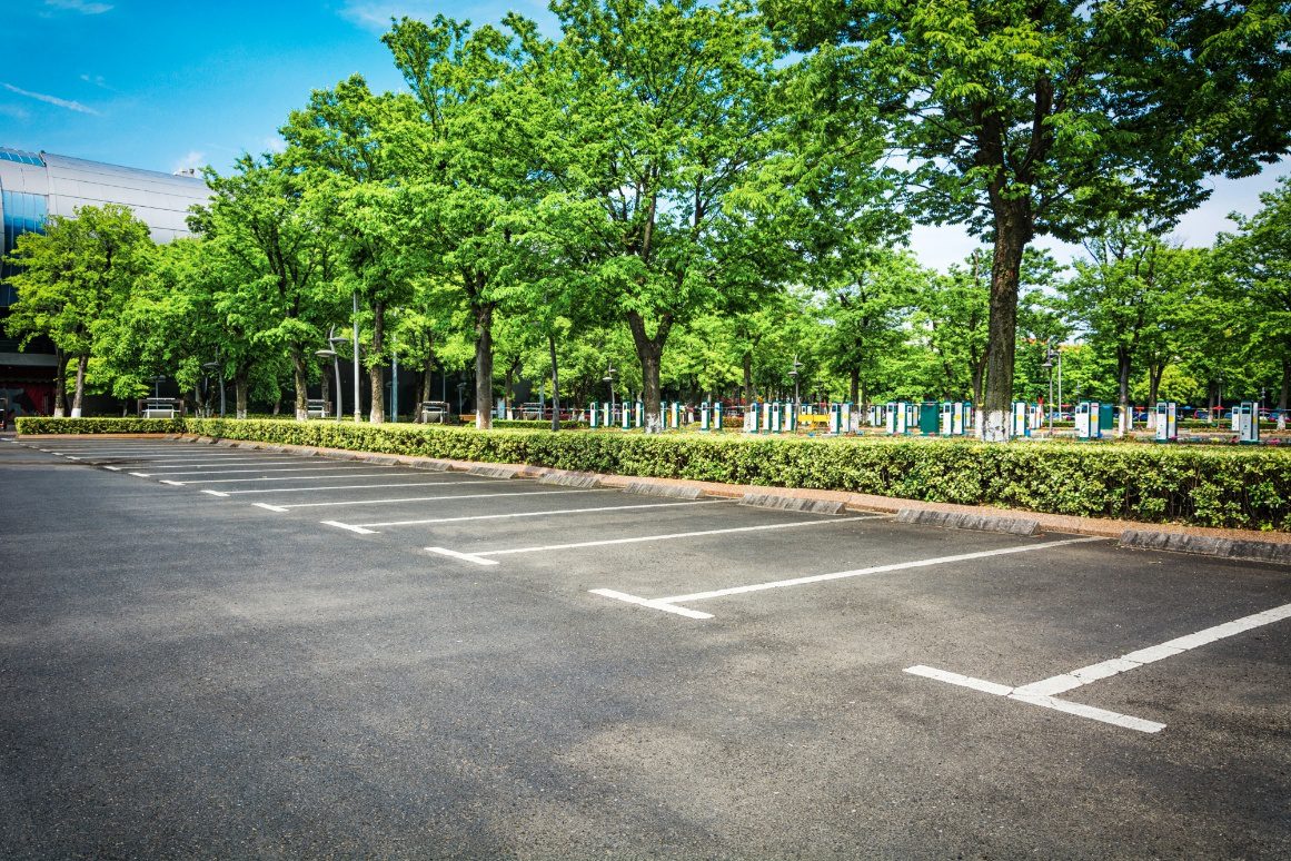 Sealcoated asphalt parking lot in Englewood